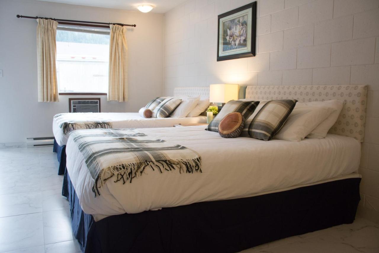 Deluxe Queen Room with Two Queen Beds