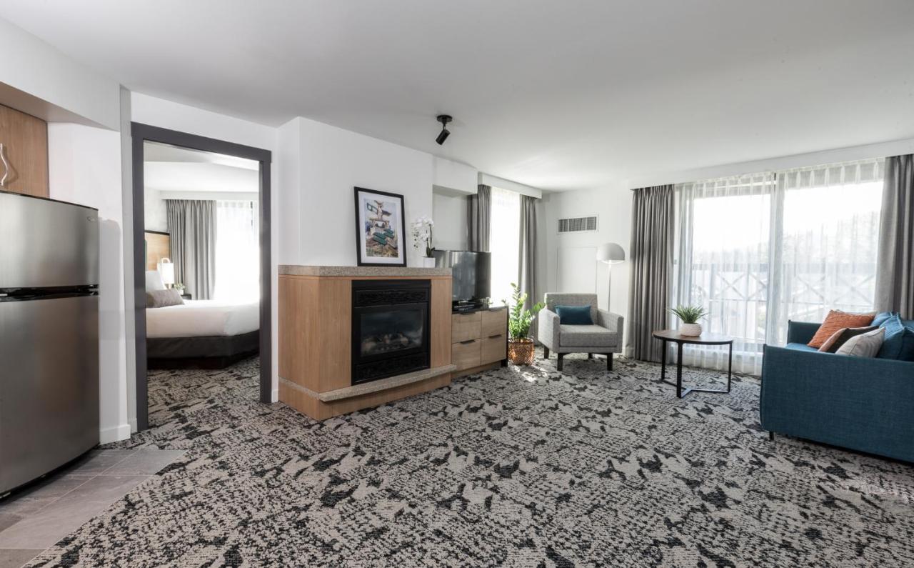 Deluxe One Bedroom Queen Suite with Kitchen,1118431173:JPEG