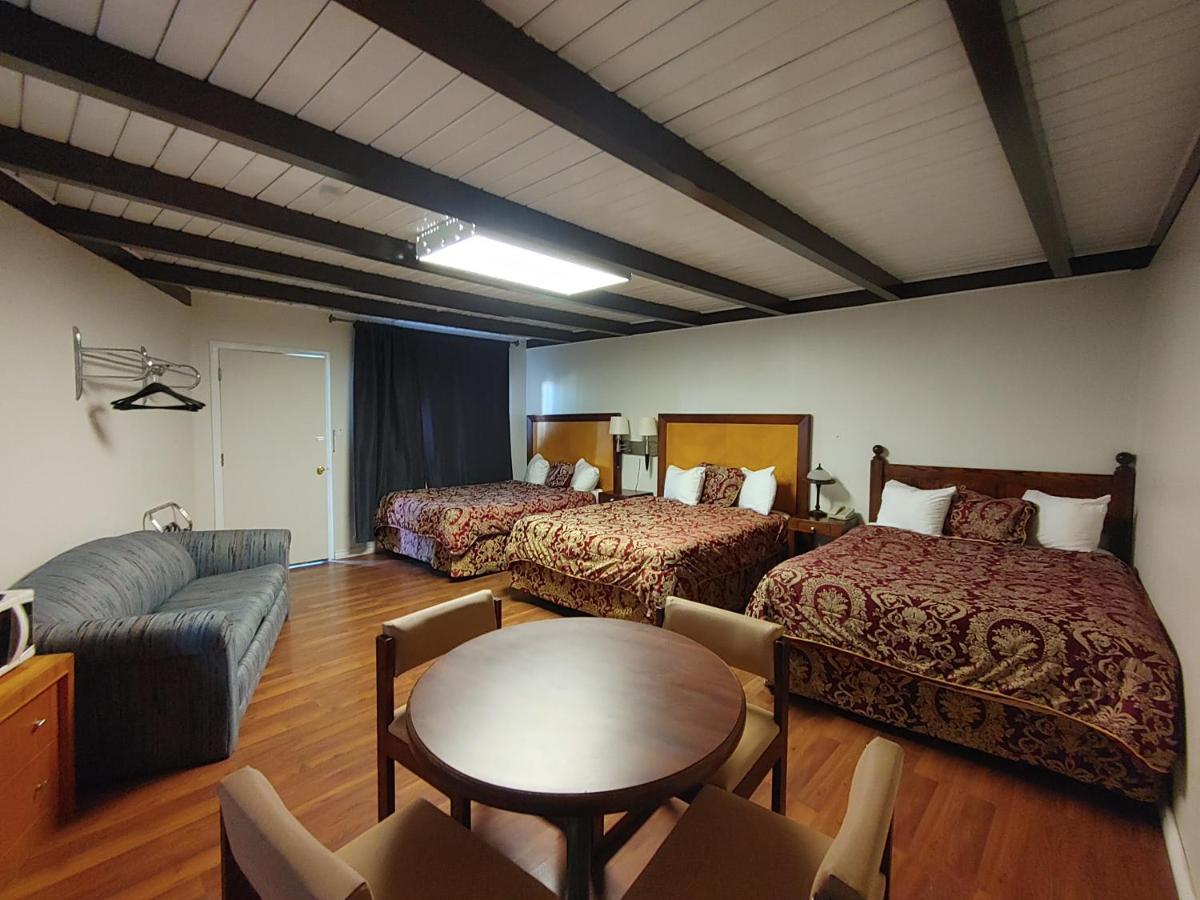 Deluxe Family Room