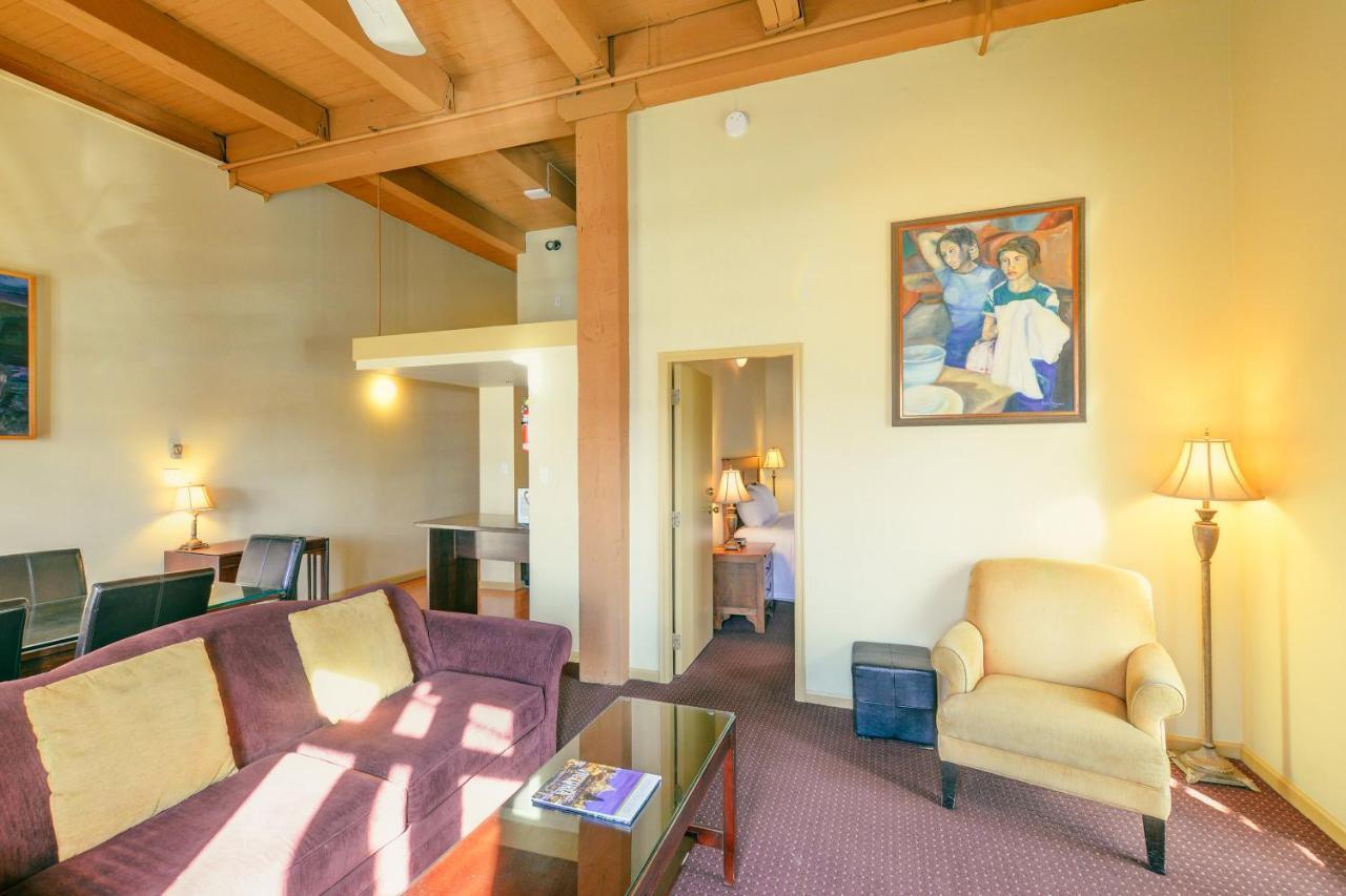 One-Bedroom Suite,1119774675:JPEG