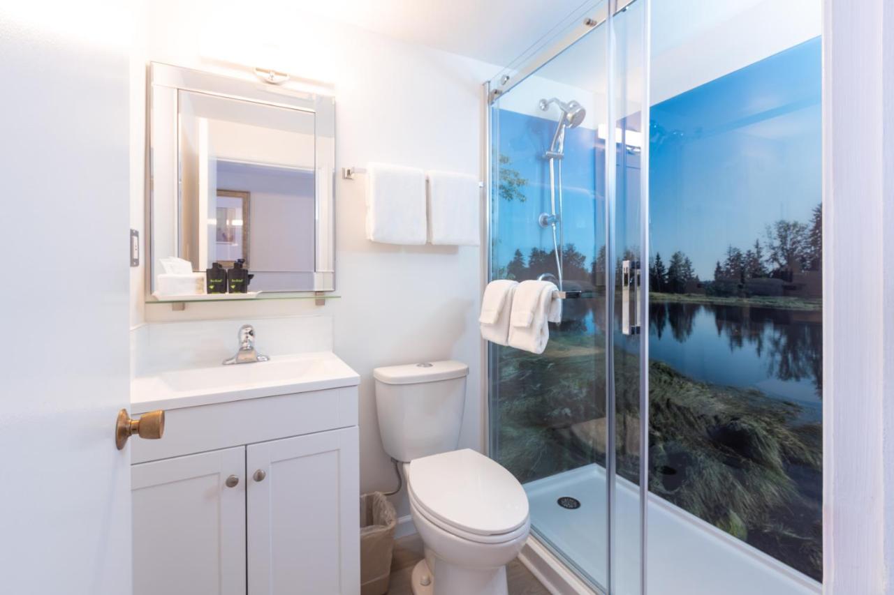 One-Bedroom Queen Suite
