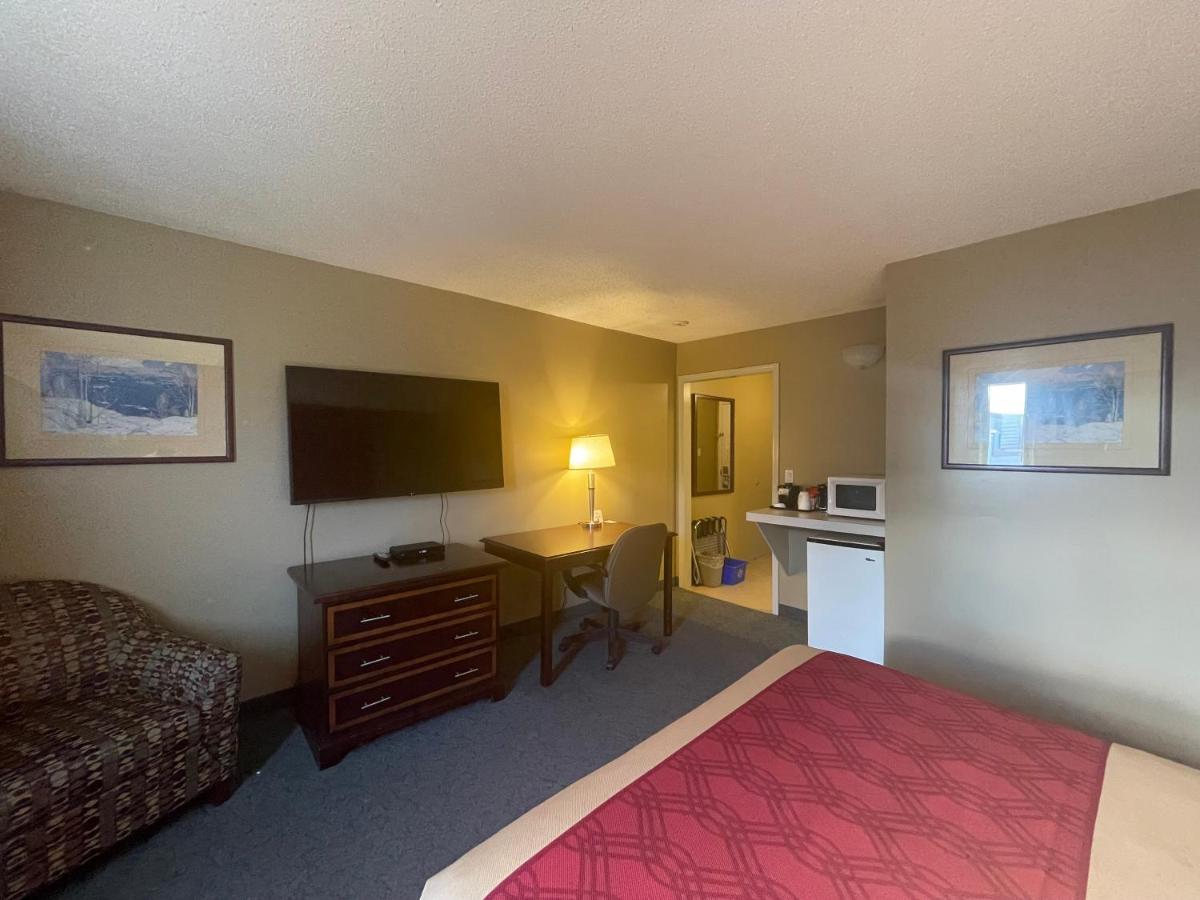 1 Queen Bed, Mobility Accessible Room, Bathtub w/ Grab Bars, Non-Smoking,1710022800:JPEG