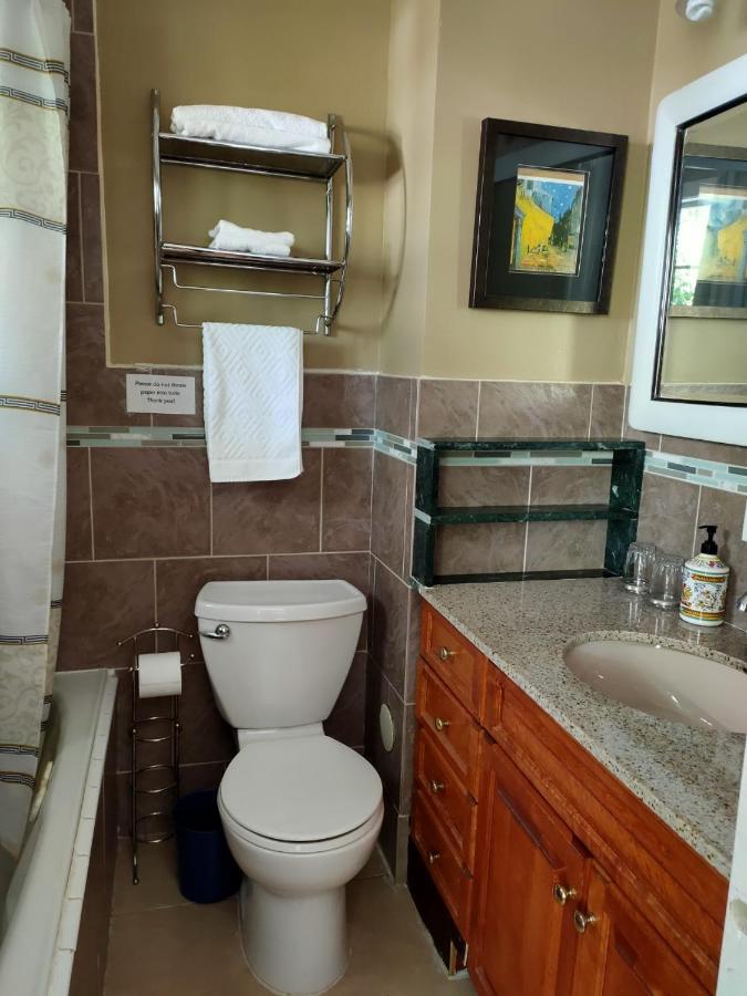 Queen Room with Private Bathroom