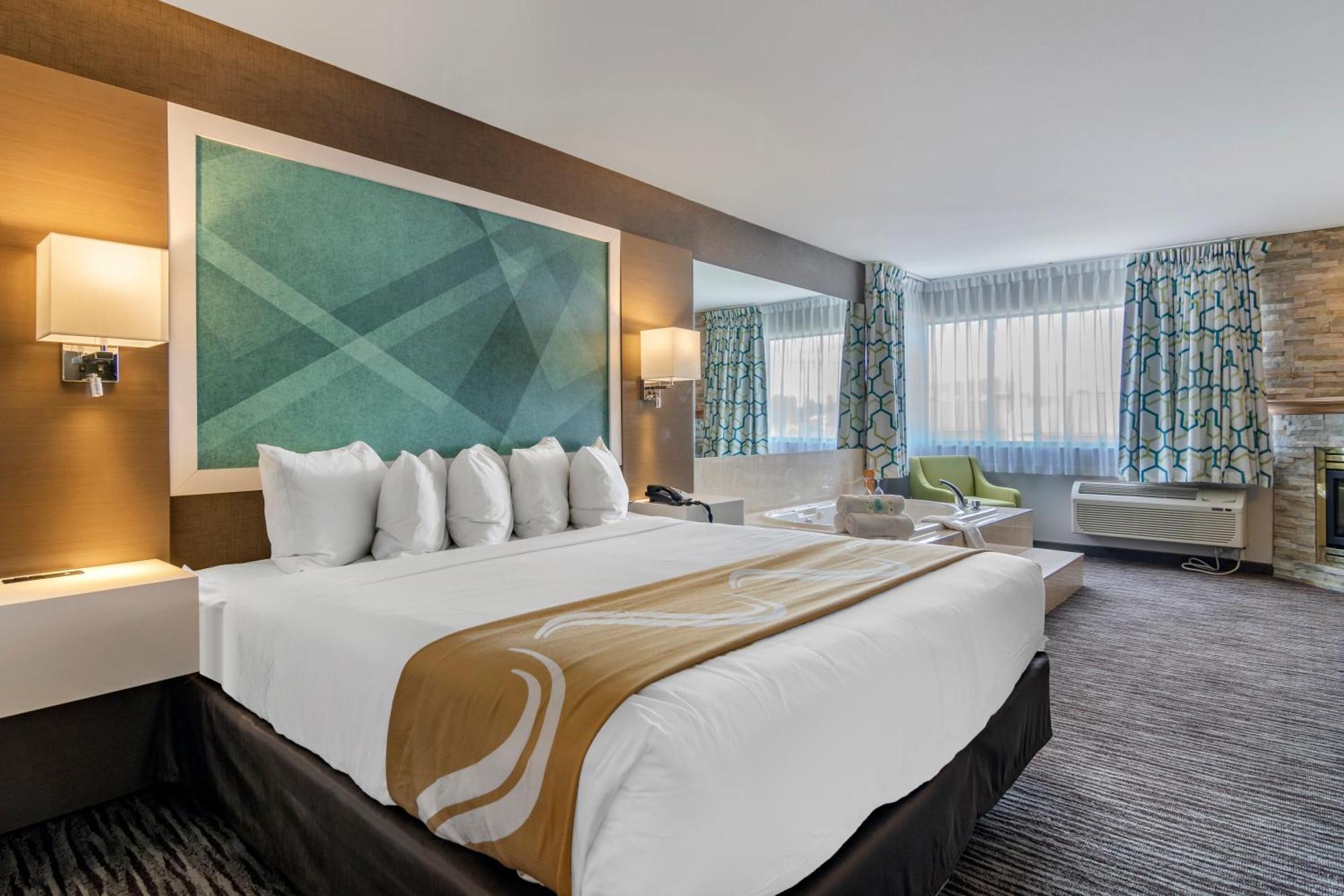 King Suite with Jacuzzi,1277410165:JPEG