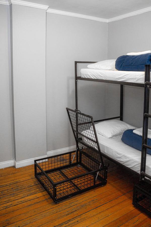 Posto Letto in Dormitorio Femminile per 2 Persone