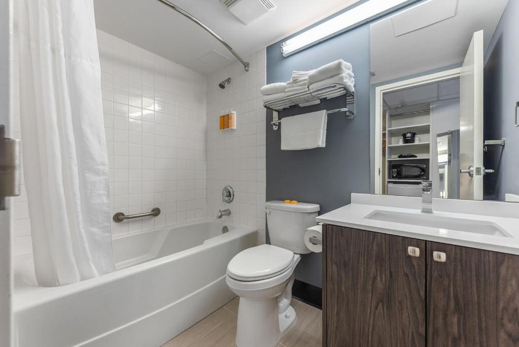 Quarto Duplo com 2 Camas de Casal