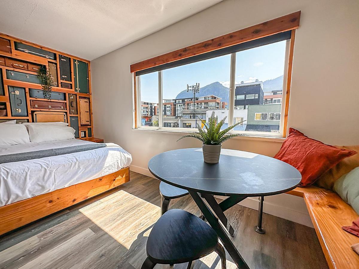Designer Room, Two Queen Beds, Kitchenette, Mountain View