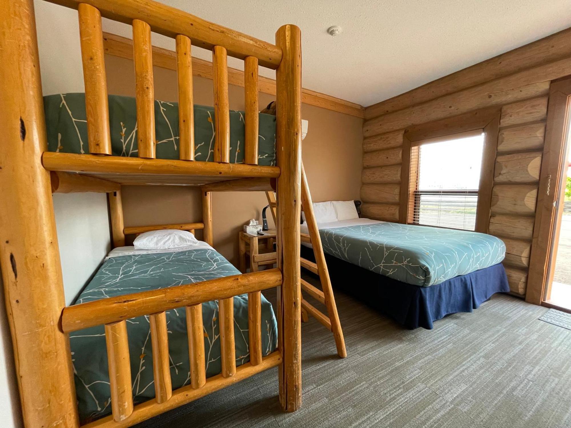 Family Room,1548475216:JPEG