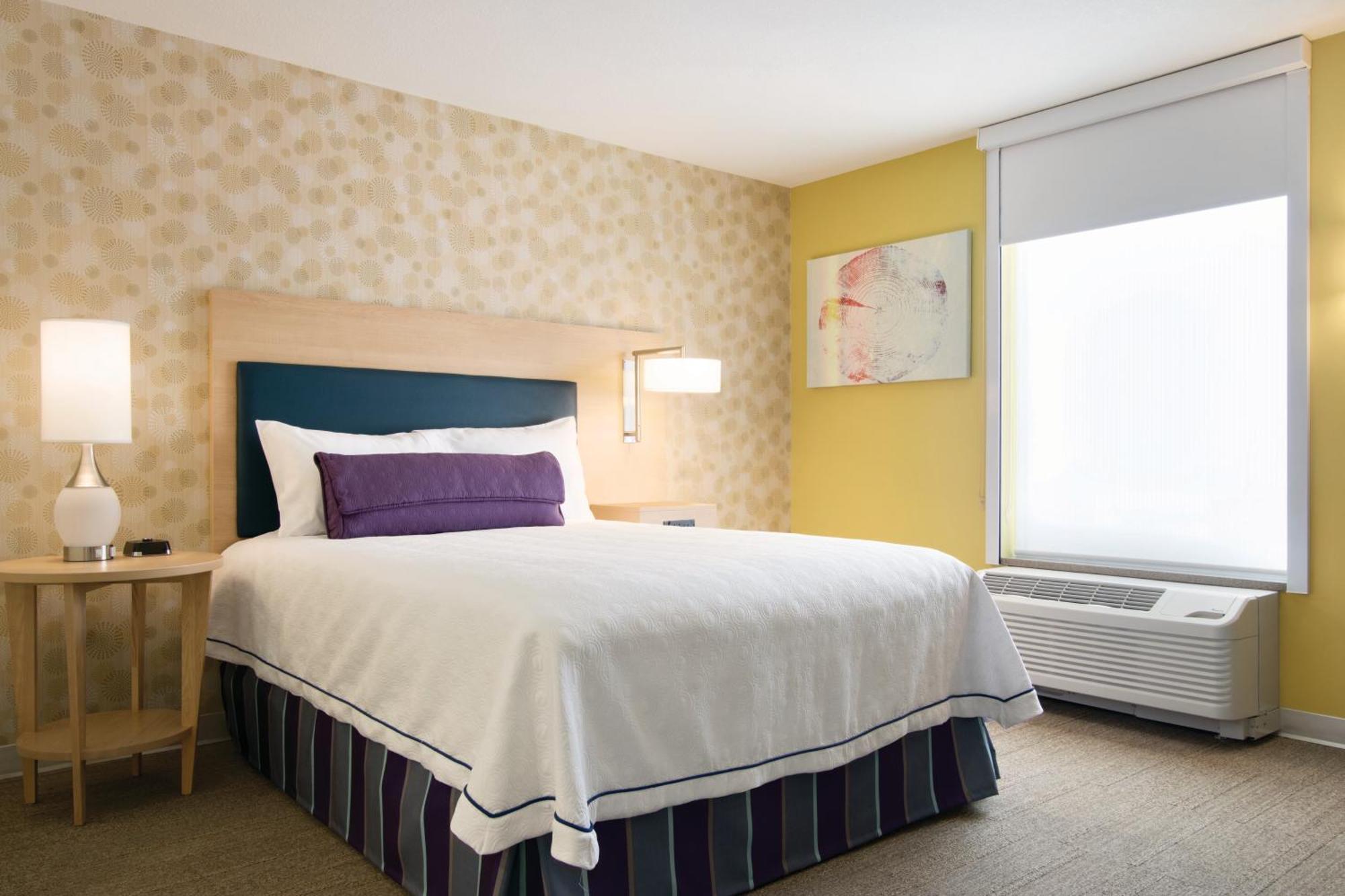 One-Bedroom Queen Suite - Non-Smoking