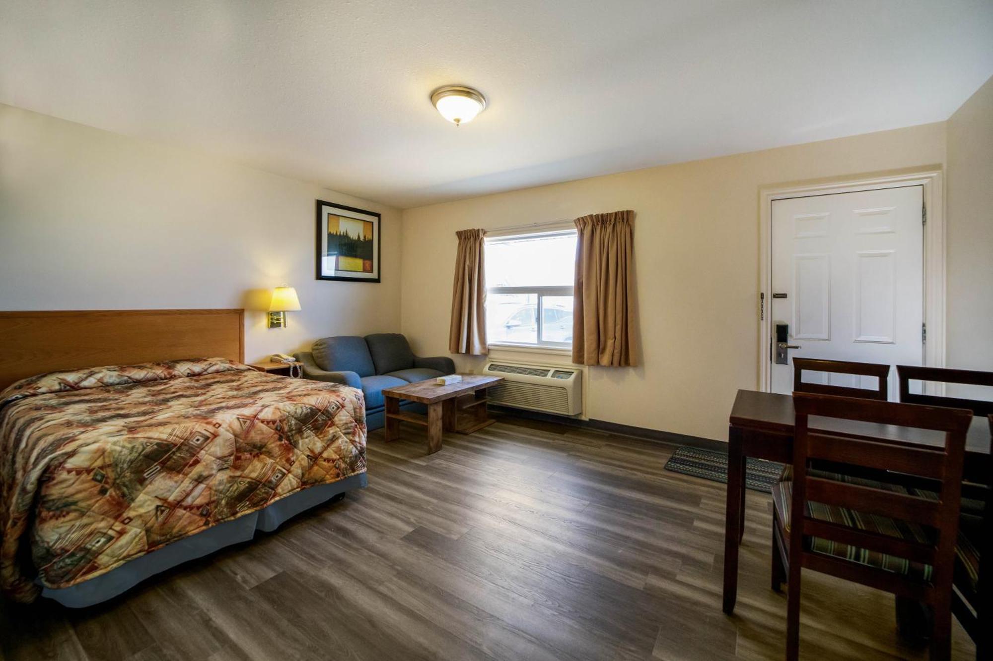 2 Double Beds Kitchenette Suite Non Smoking