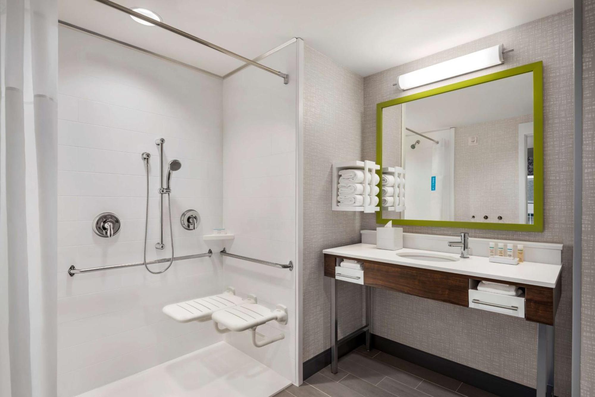 King Suite with Roll-In Shower - Accessible/Non-Smoking