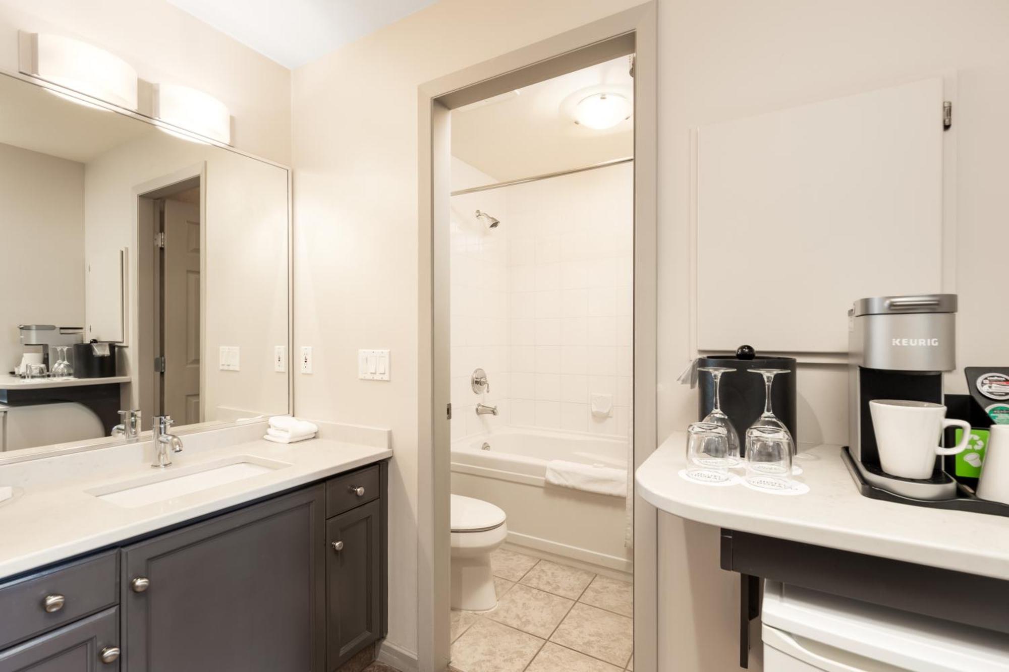 Deluxe King Room, Lakeview