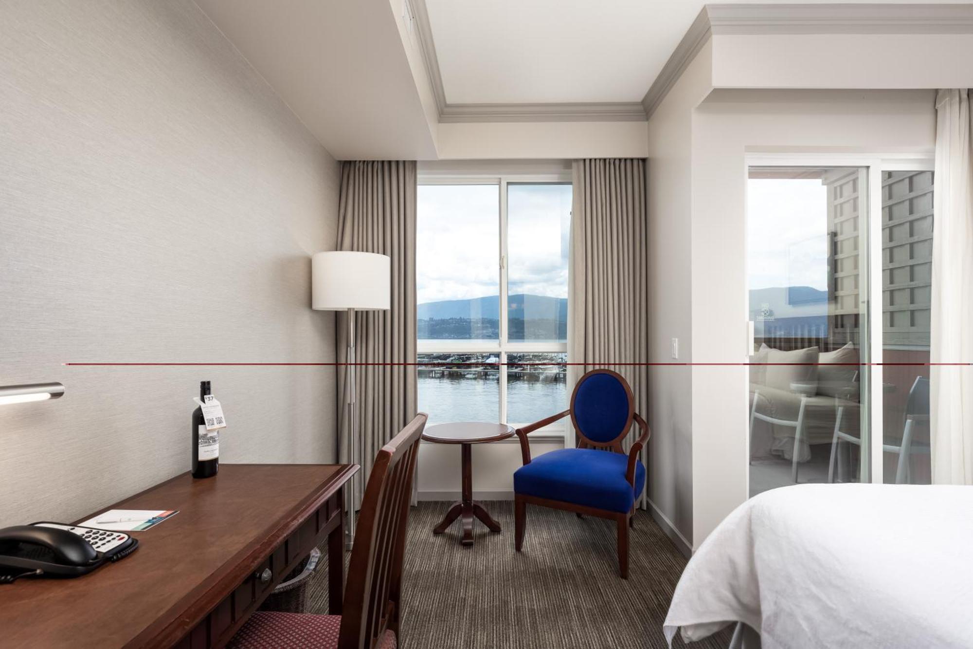 Deluxe Room, 2 Queens, Lakeview