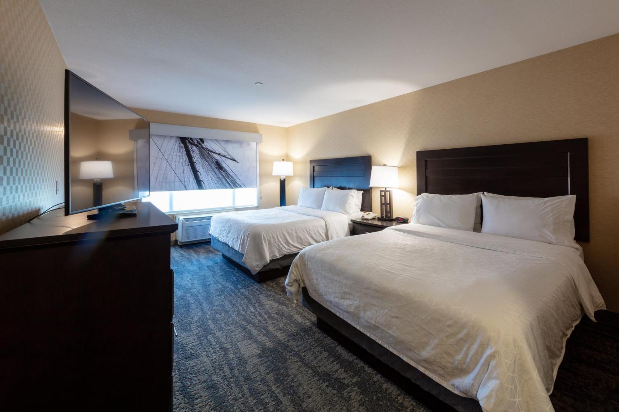 Standard Queen Room with Two Queen Beds and Mobility Accessible Tub,1742650645:JPEG