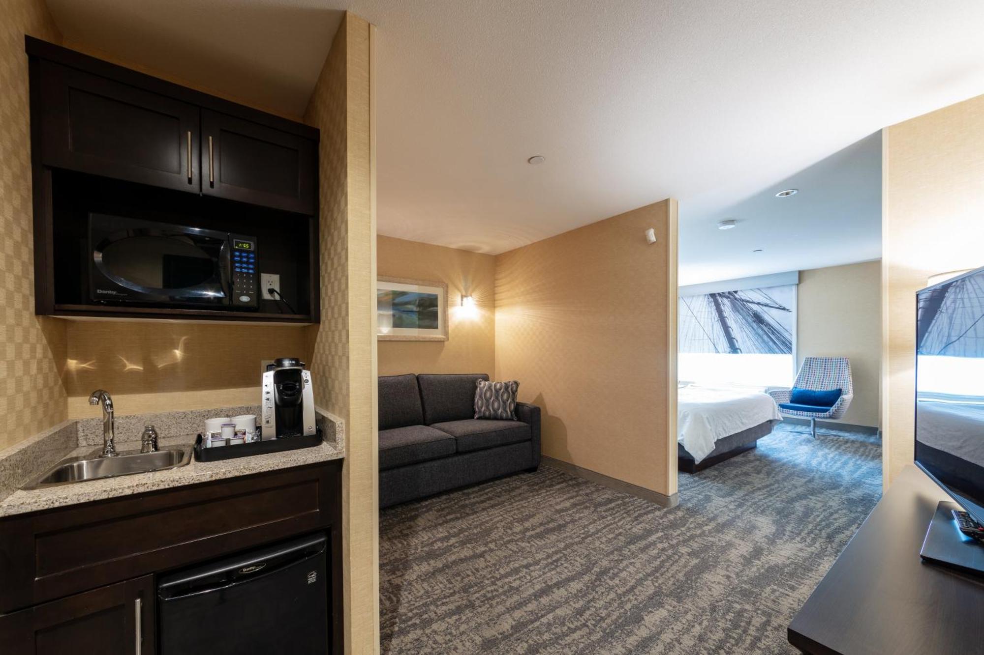 King Suite with Sofa Bed,1028077240:JPEG