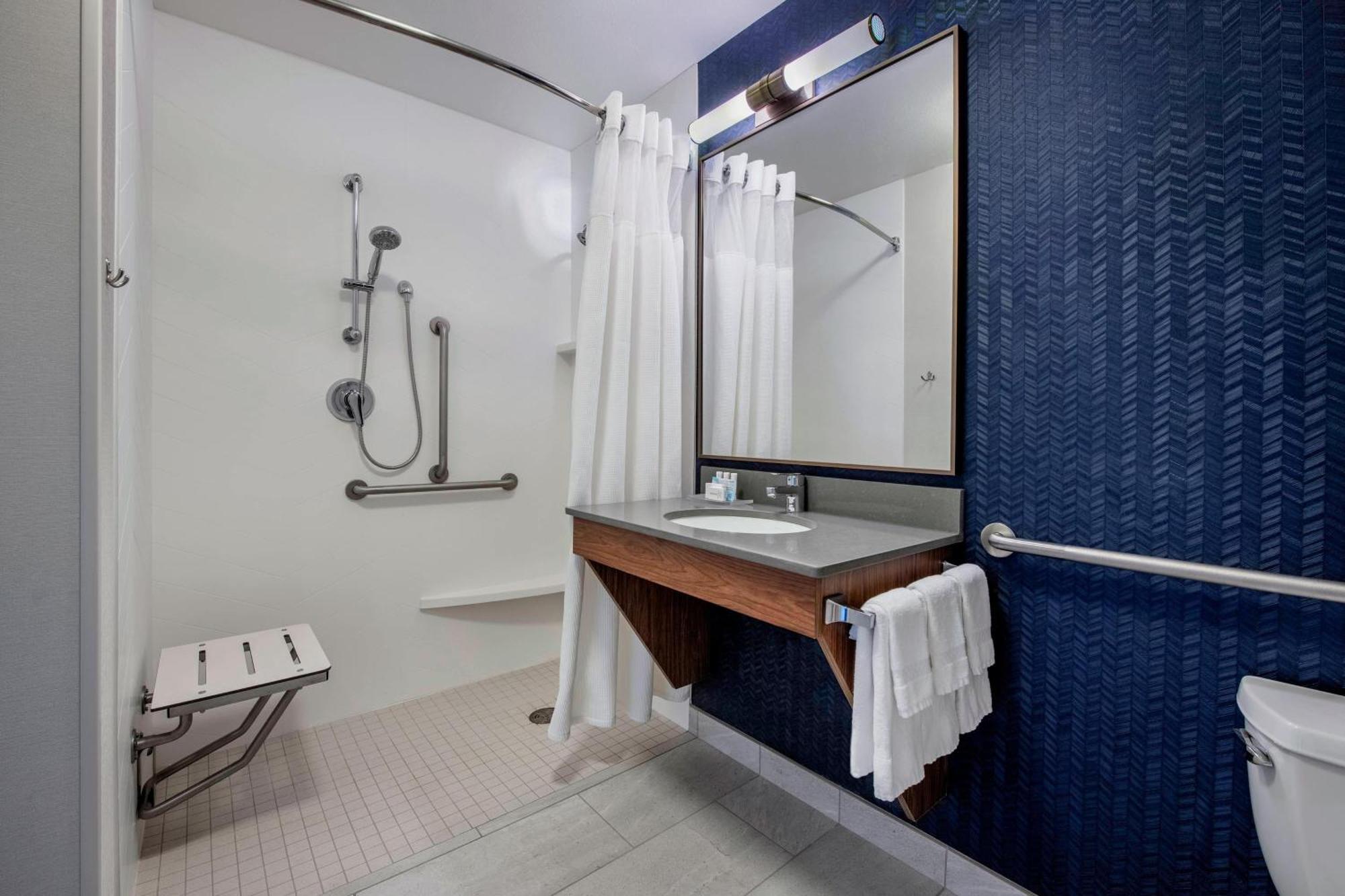 King Room Bathtub Mobility Access or Hearing Accessible