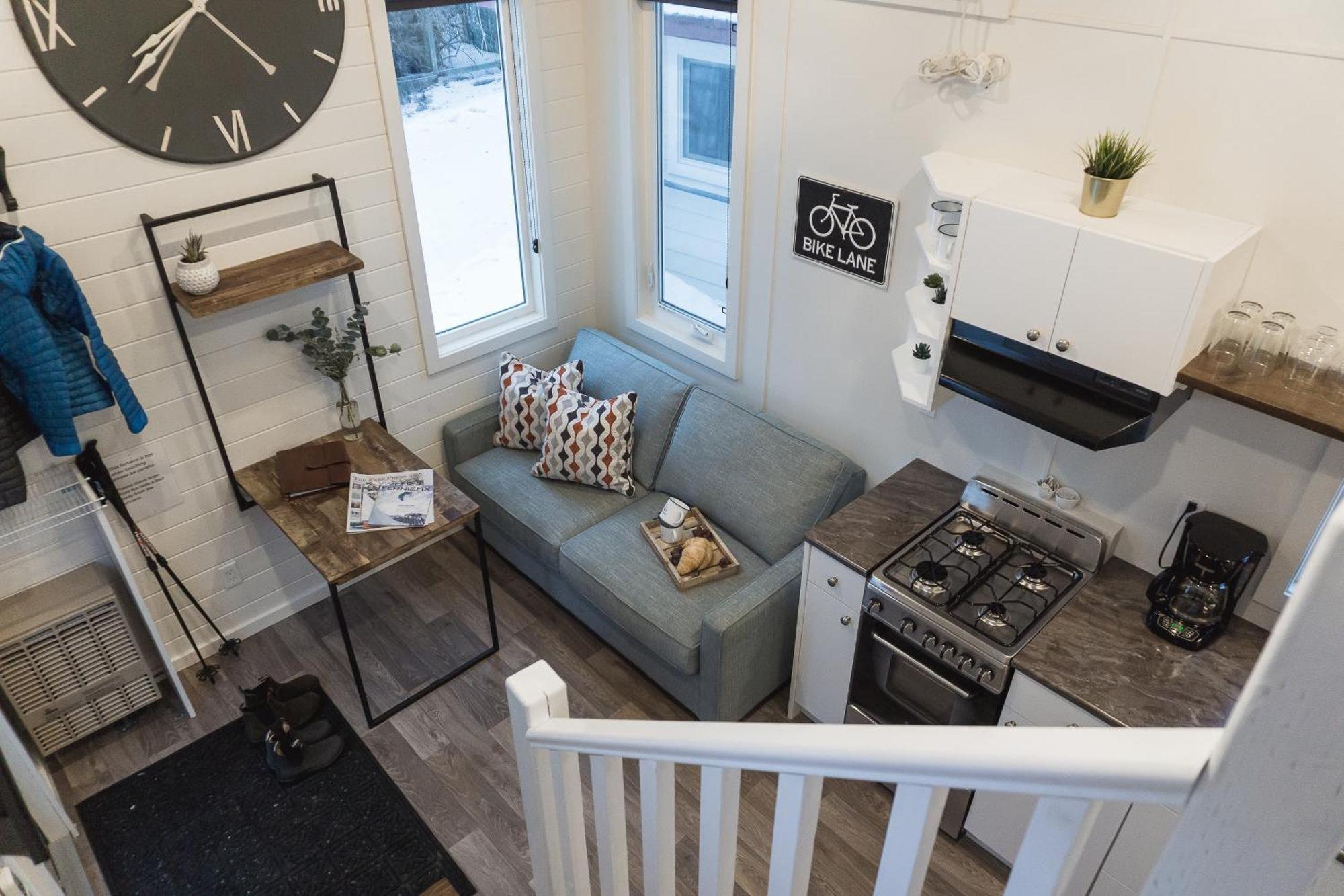 Queen Loft Cabin with Full Kitchen - Dog Friendly