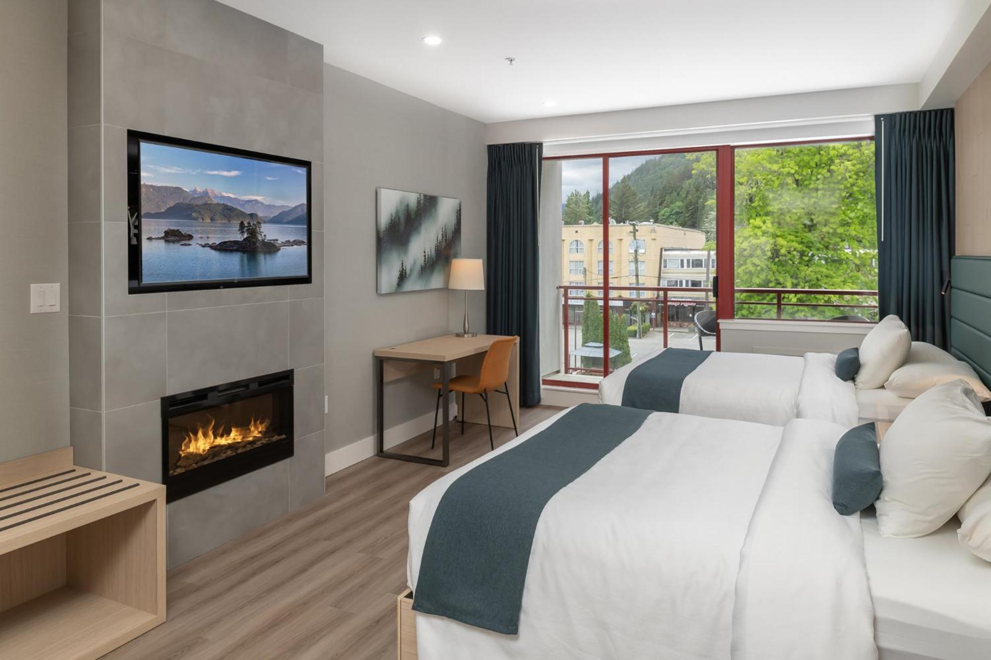 Queen Room Two Queen Beds Mountain View