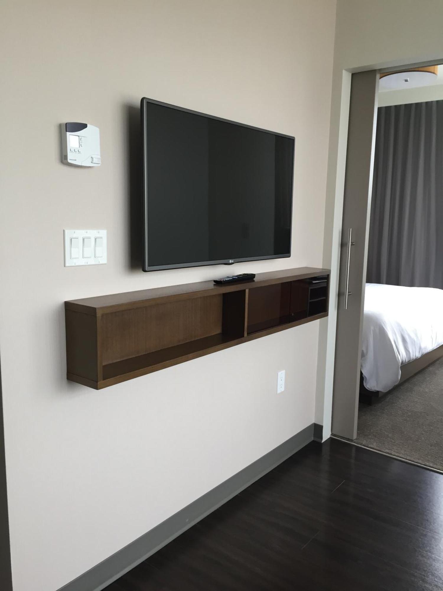 1 Bedroom Suite, 1 King, Sofa bed,1633010068:JPEG