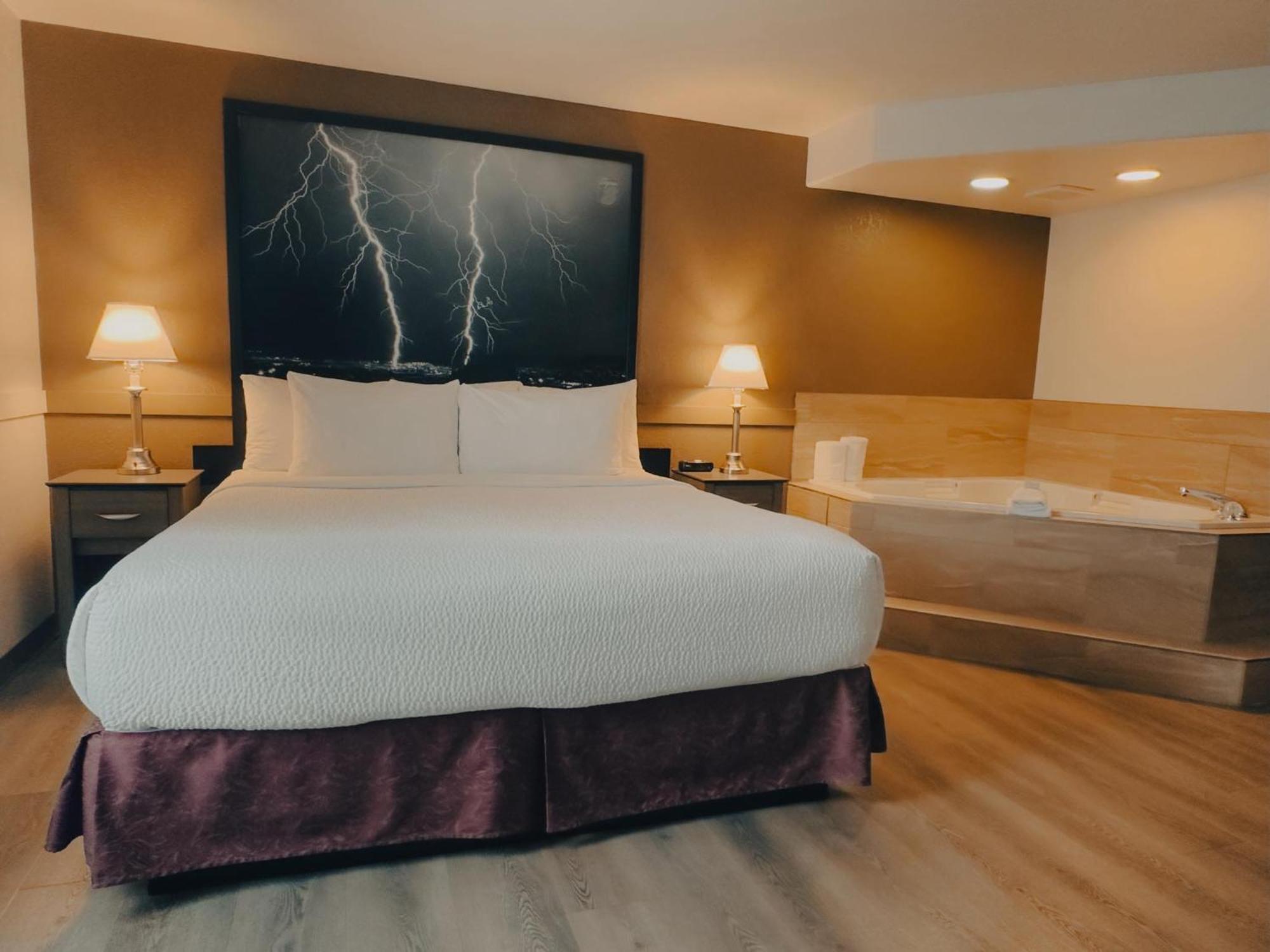 Deluxe King Room with Spa Bath- Non-Smoking,1636749494:JPEG