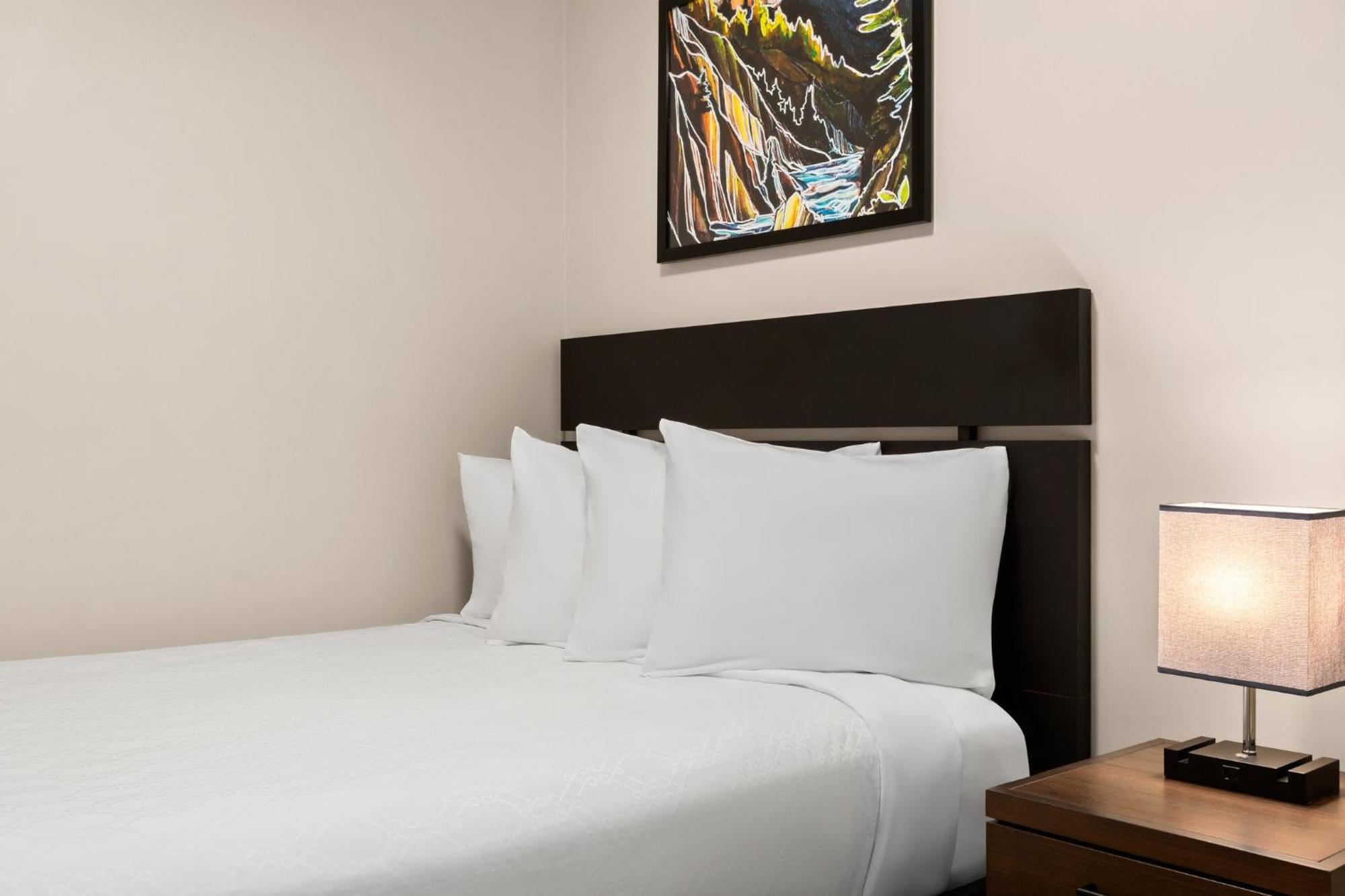 One-Bedroom Deluxe Apartment