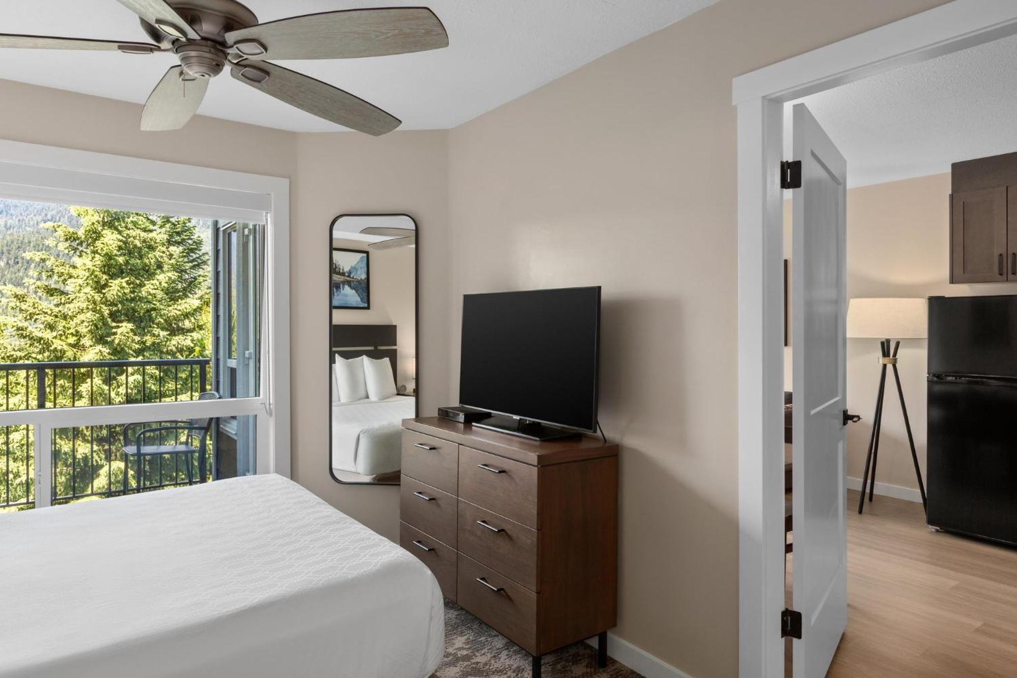 One-Bedroom Deluxe Apartment