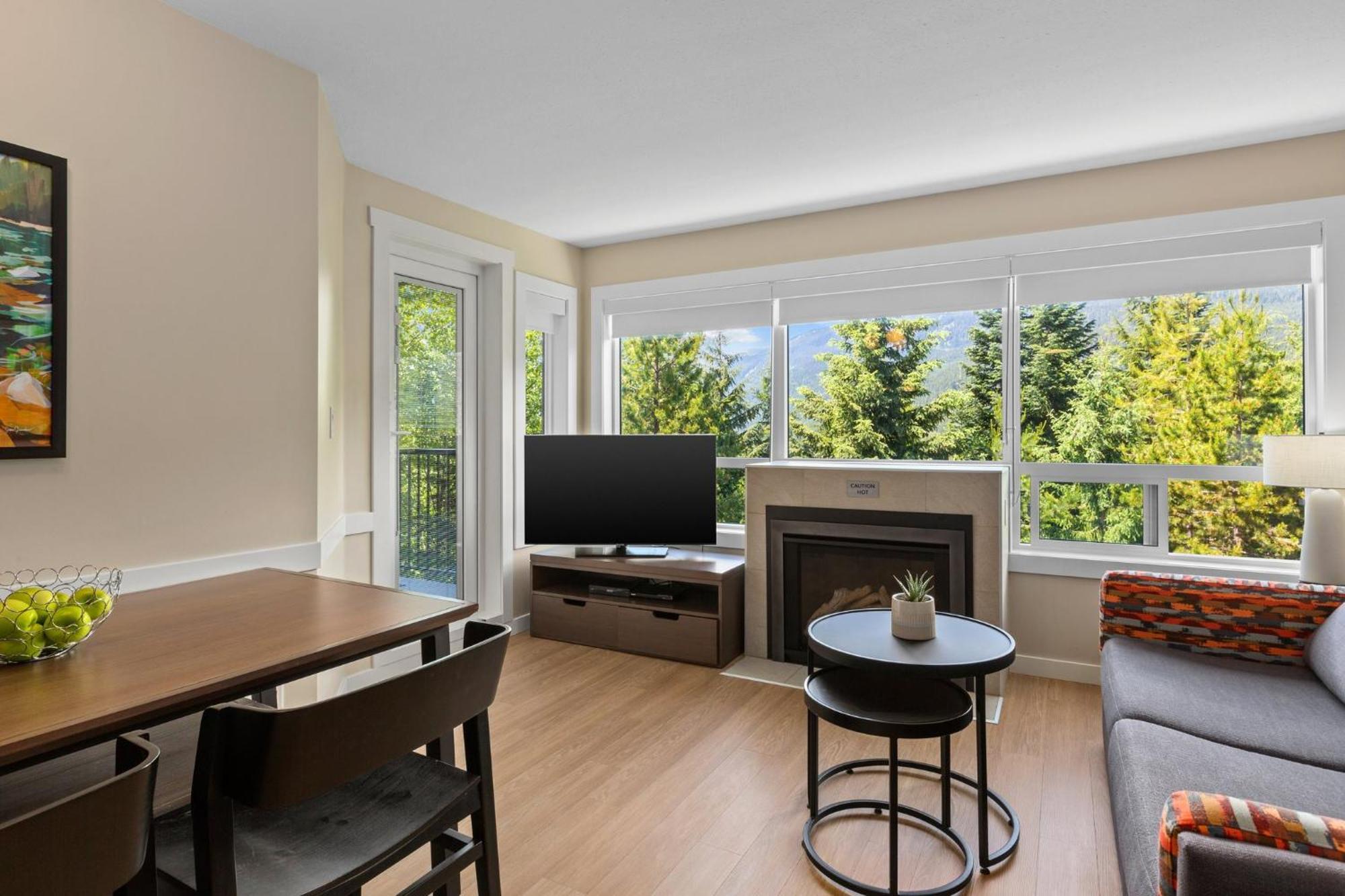 One-Bedroom Deluxe Apartment