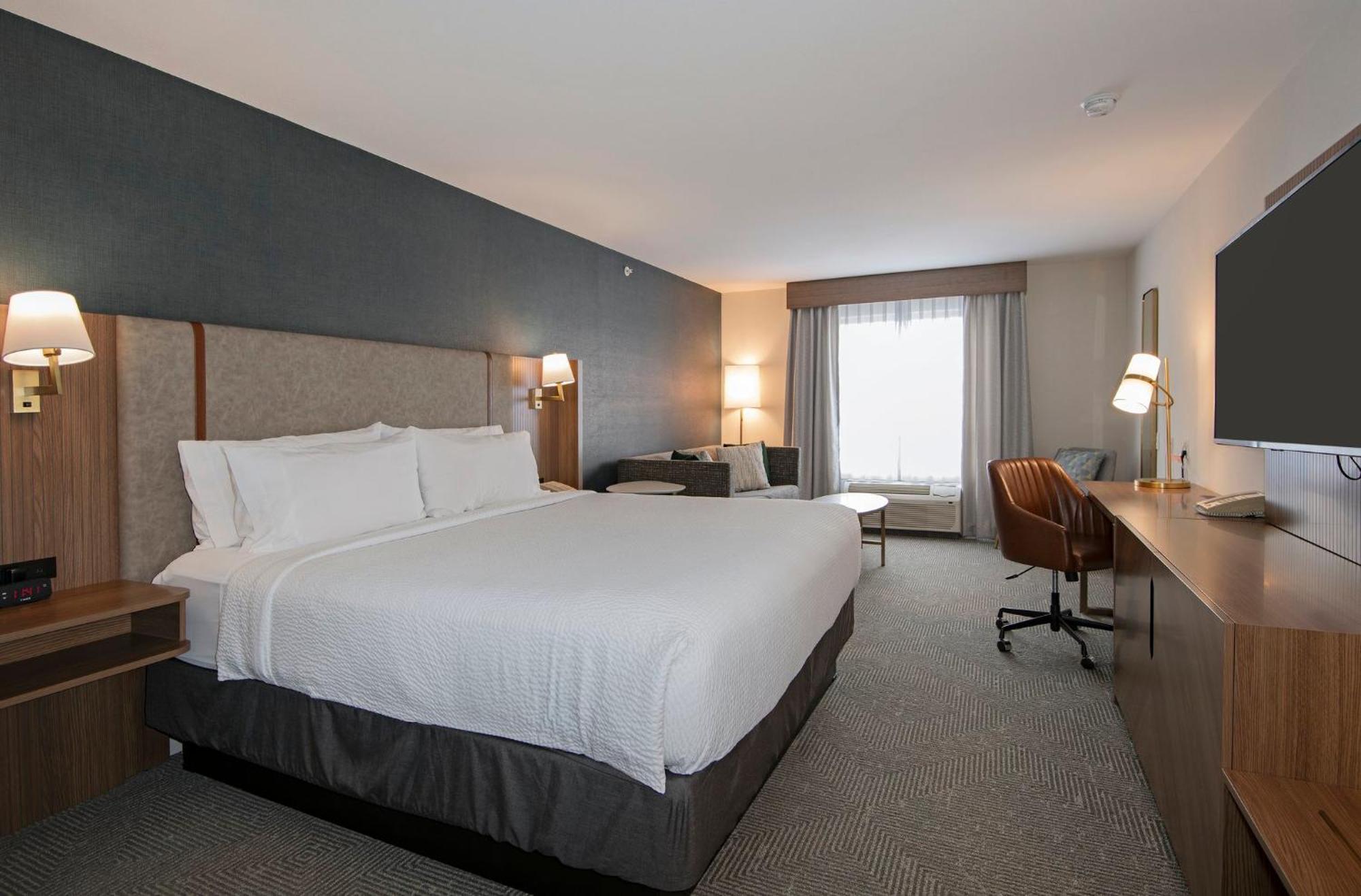 Standard King Room with Sofa Bed - Non-Smoking