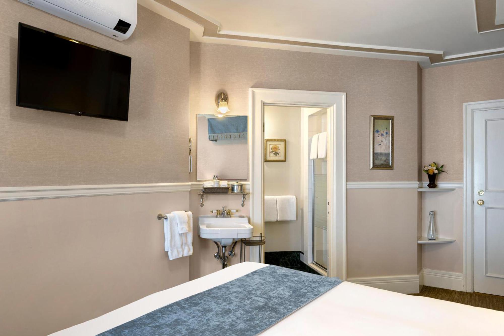 Standard Queen Room,1652750039:JPEG