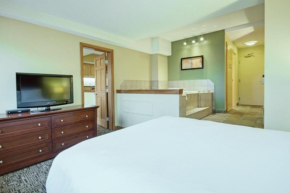 Mountain Lodge One Bedroom Suite