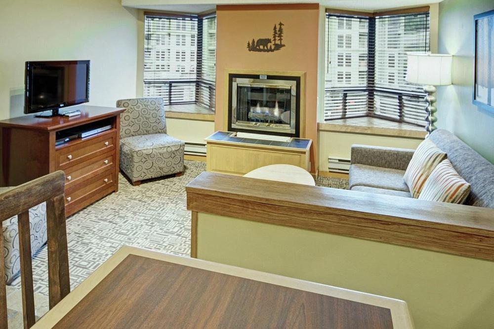 Mountain Lodge Loft Family Suite