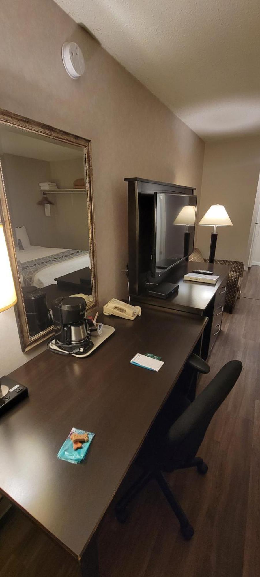 Standard Room, 2 Queens with Kitchenette (Pet Friendly)