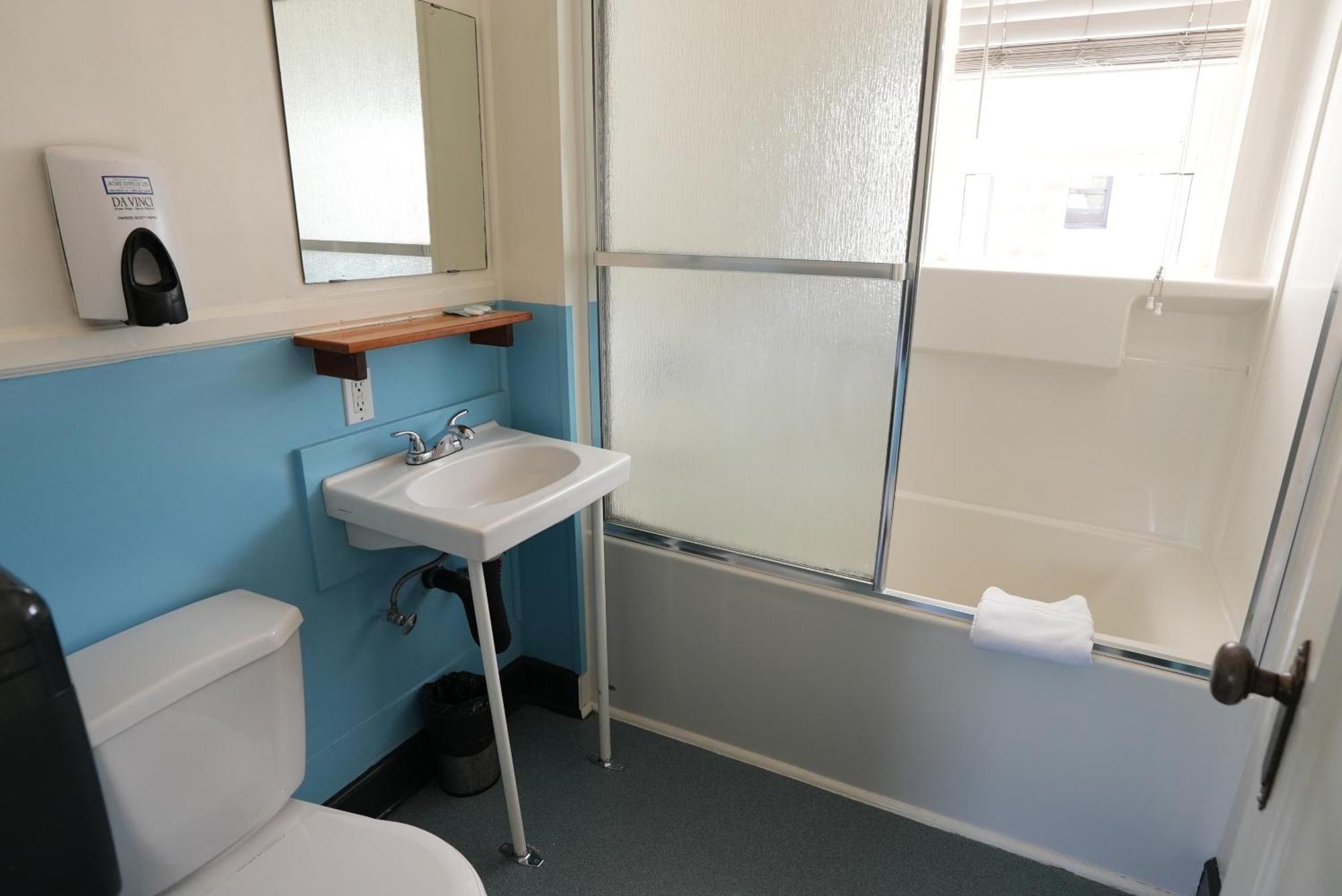 Queen Room with Private Bathroom