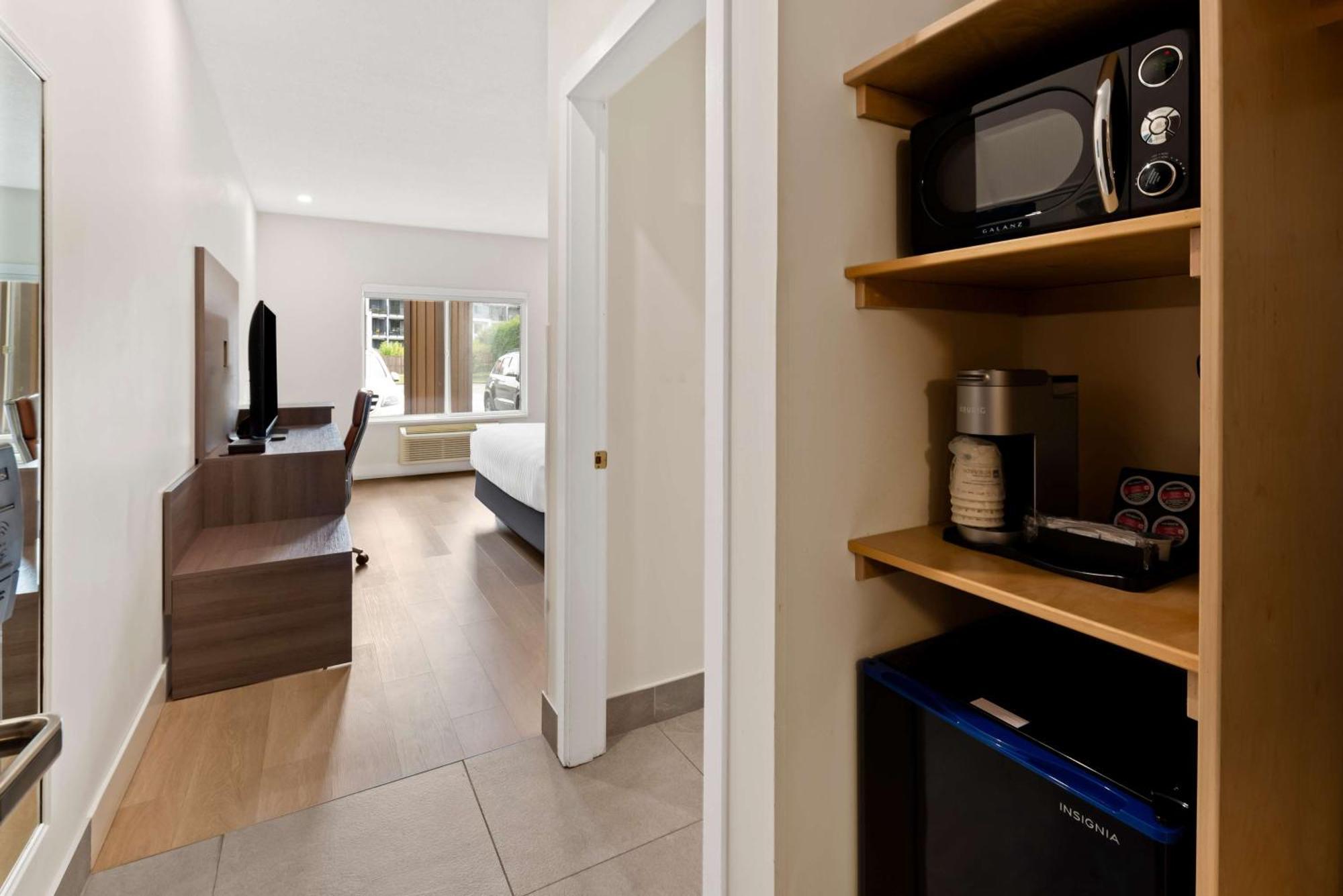 King Room with Walk-in Shower - Non-Smoking
