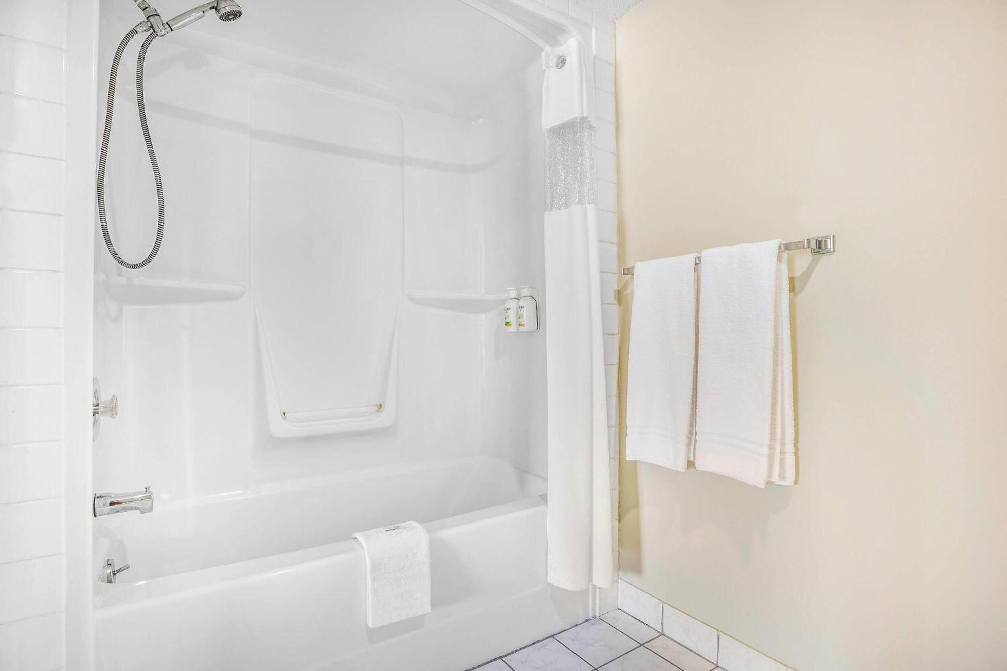 King Room - Disability Access - Non-Smoking