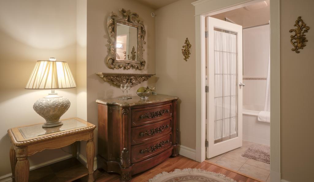 Luxury Queen Suite with Ocean View