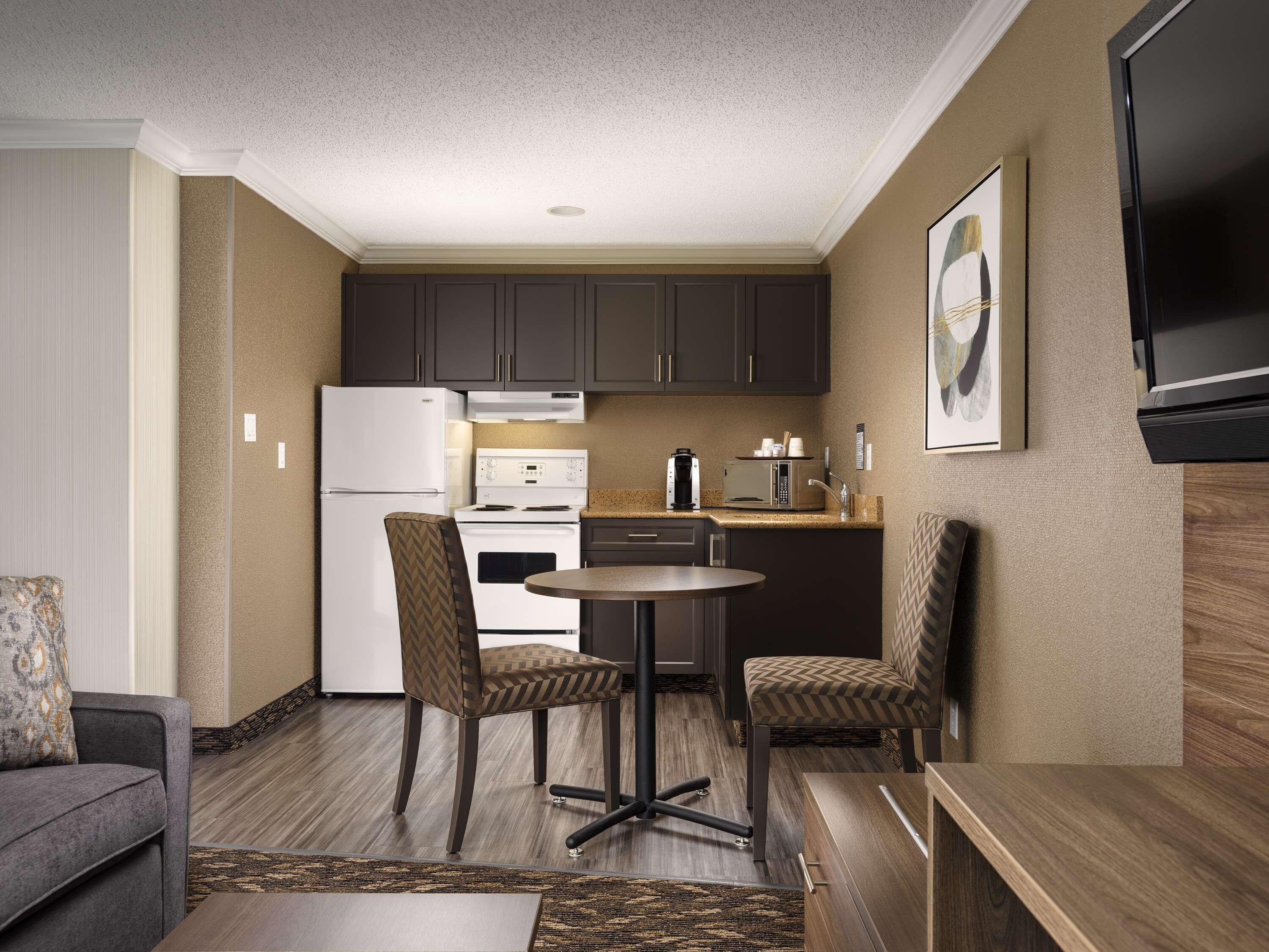 Suite Two Double Beds Sofa Bed Kitchen