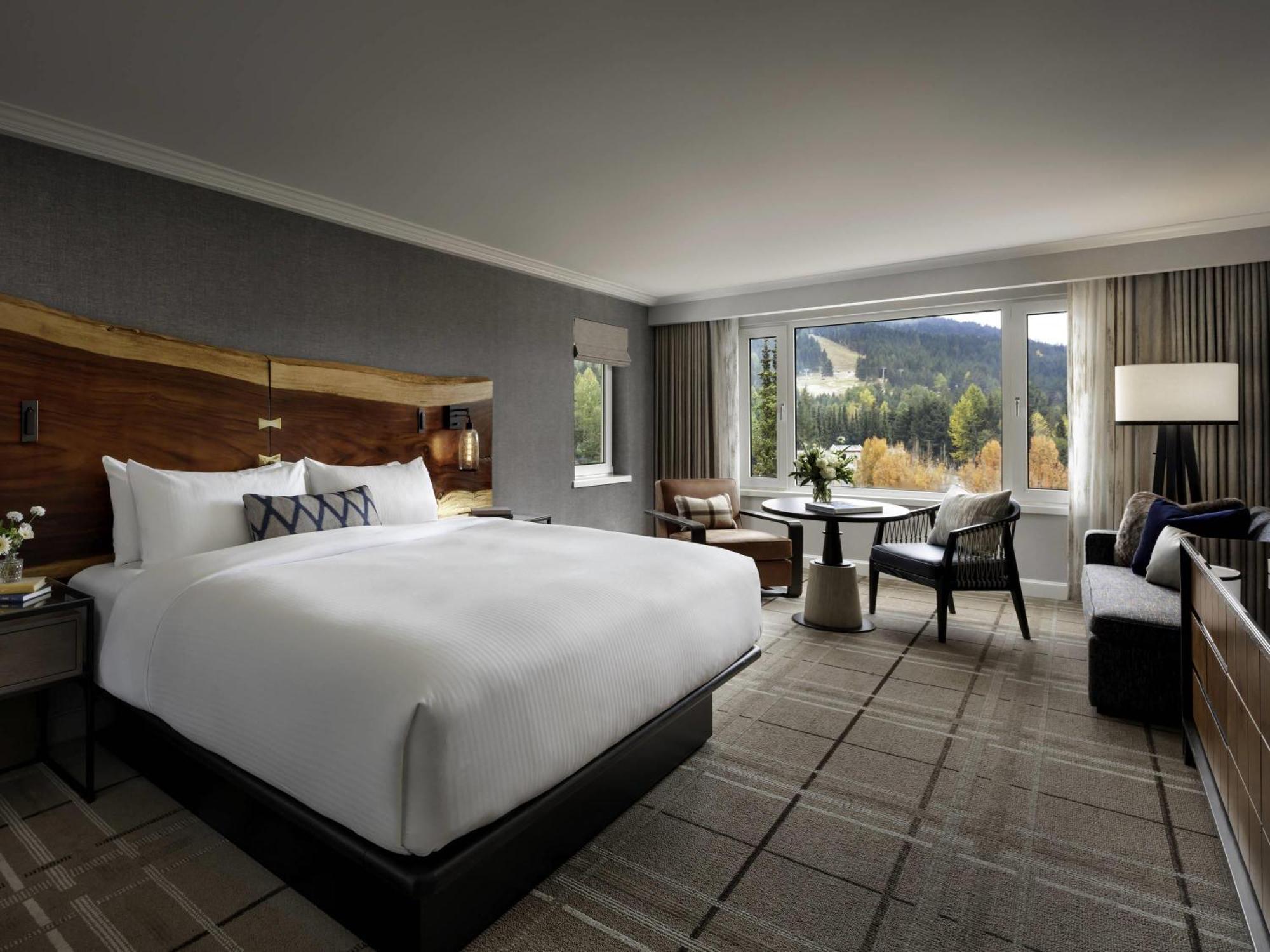 Deluxe King Room Slopeside View