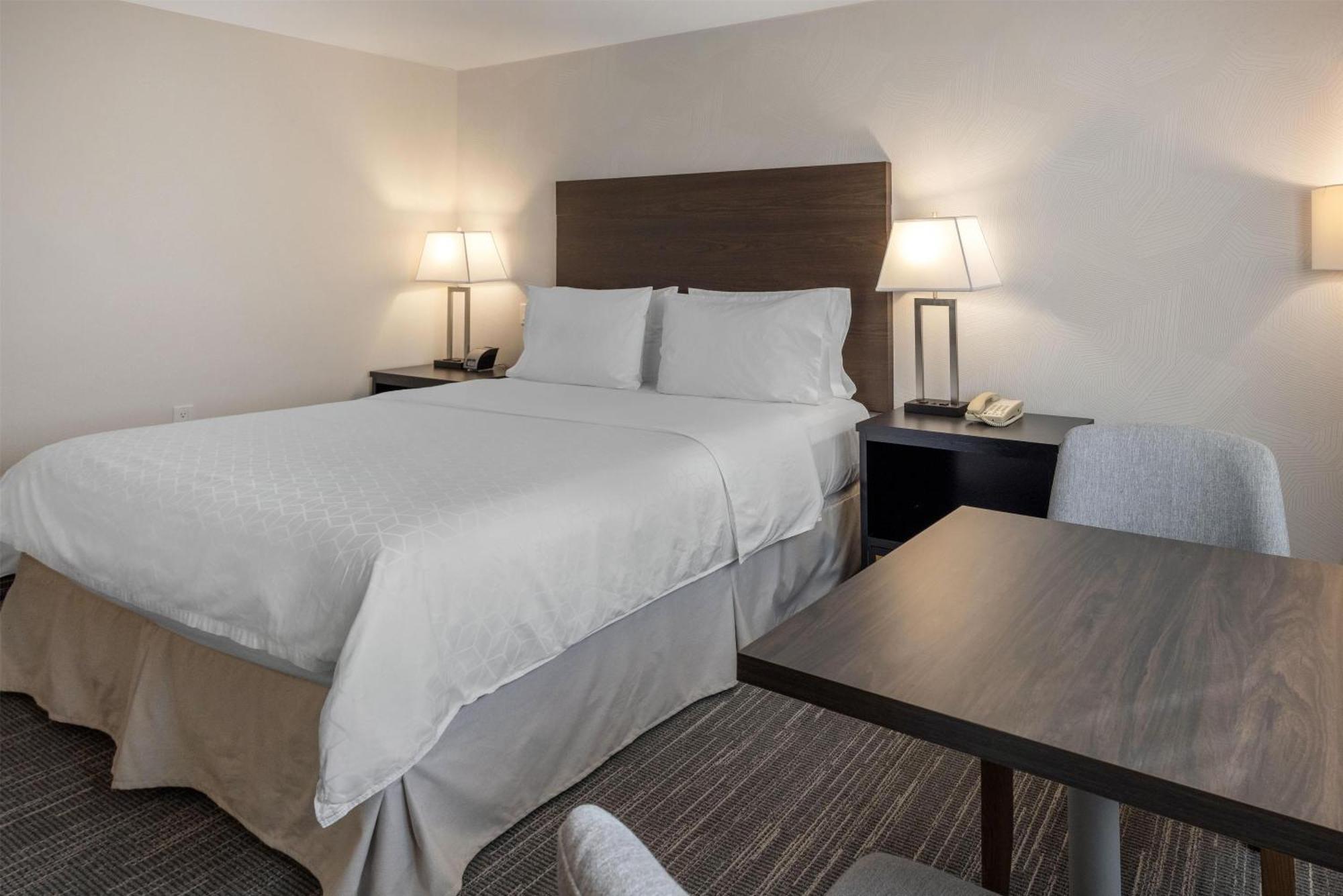 King Room with Bath Tub - Disability Access/Non-Smoking