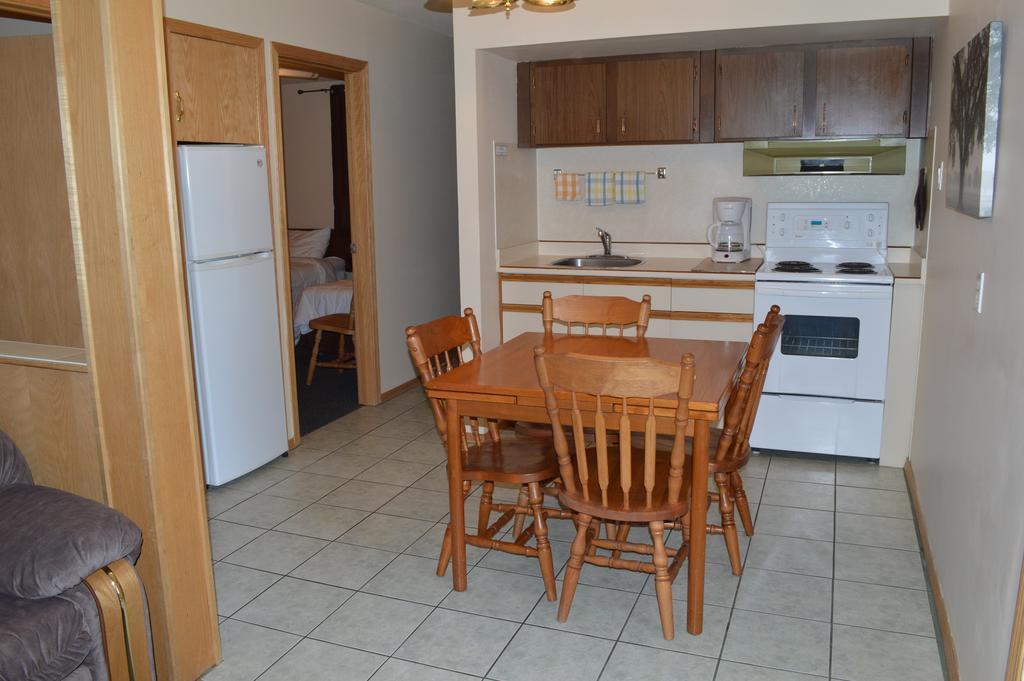 Two-Bedroom Apartment - No Air Conditioning,172425804:JPEG