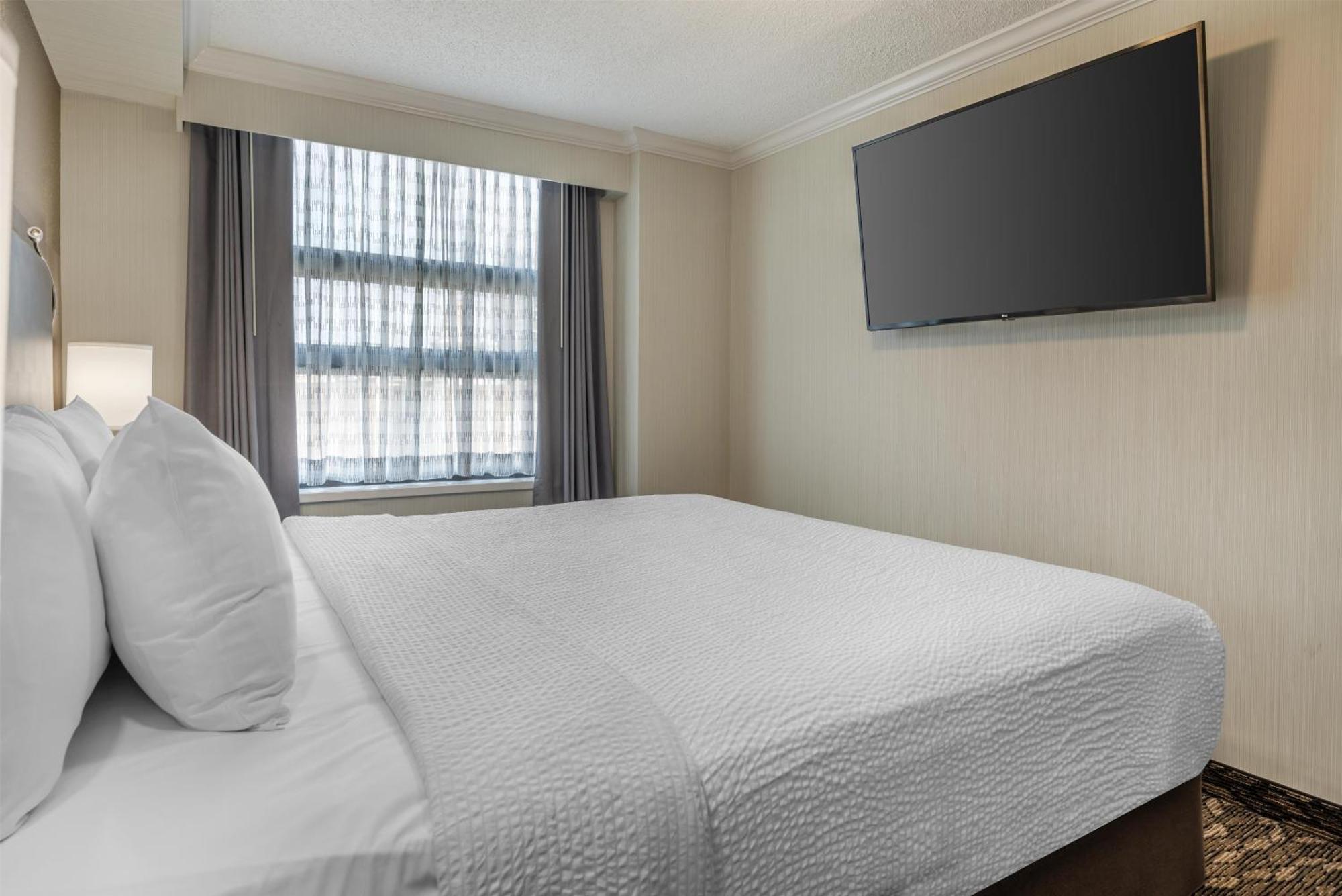 Suite One King One Queen Bed