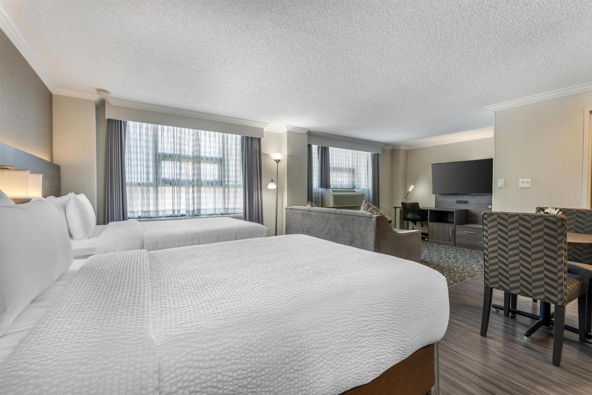 Suite Two Double Beds Sofa Bed Kitchen