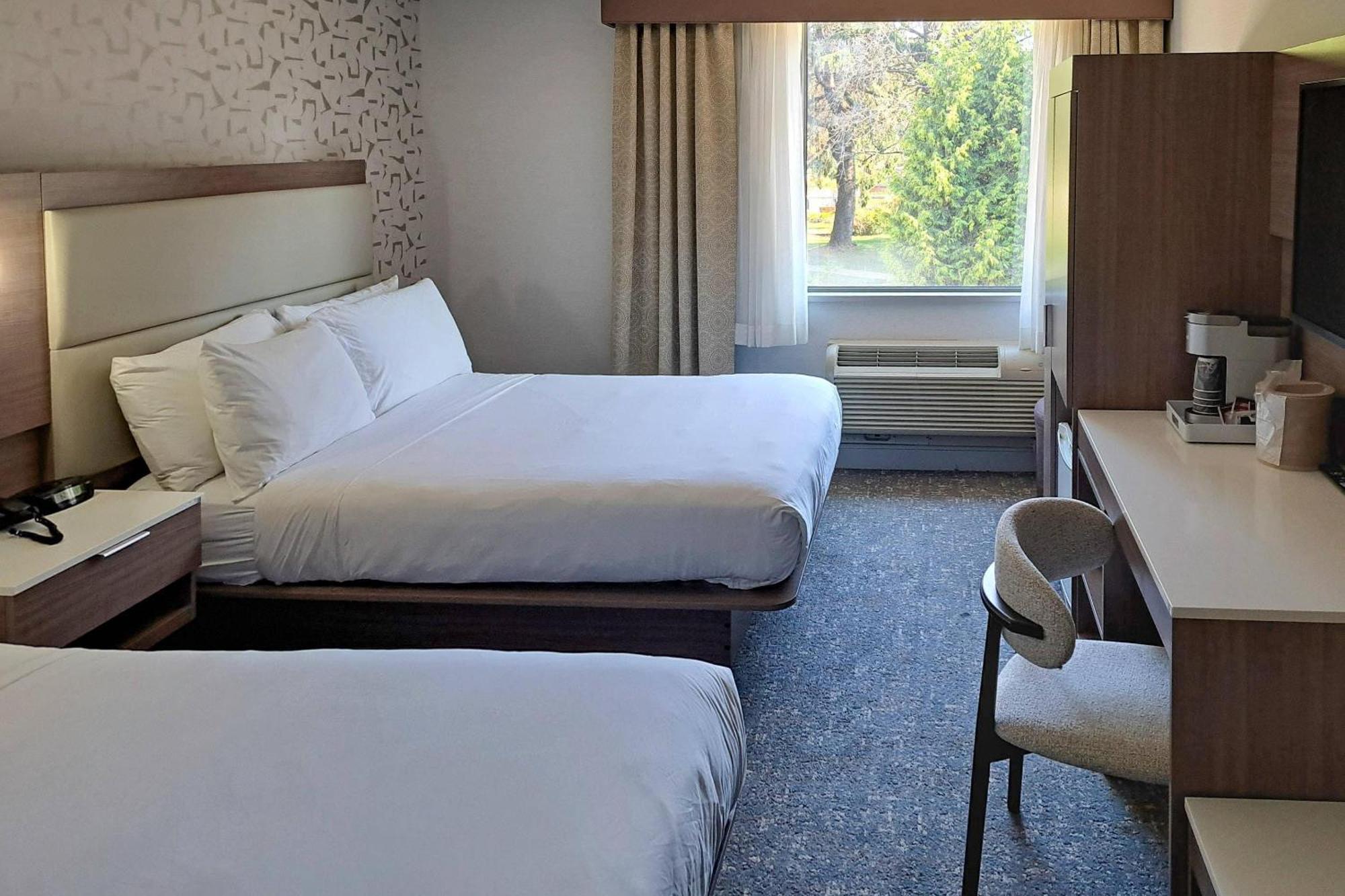 Queen Room with Two Queen Beds - Non-Smoking,1722905797:JPEG