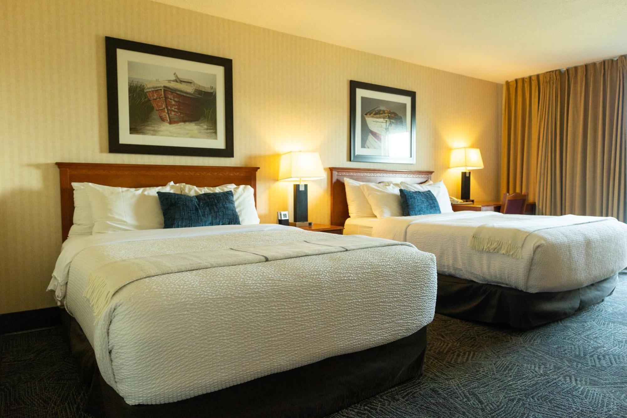 Queen Studio with Two Queen Beds with Lake View