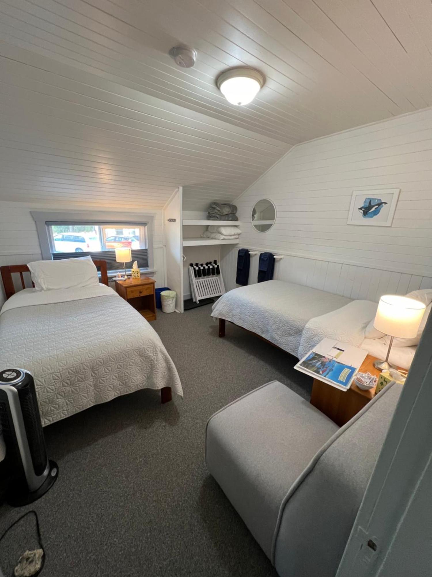 Twin Room with Shared Bathroom - Room 6,25985477:JPEG