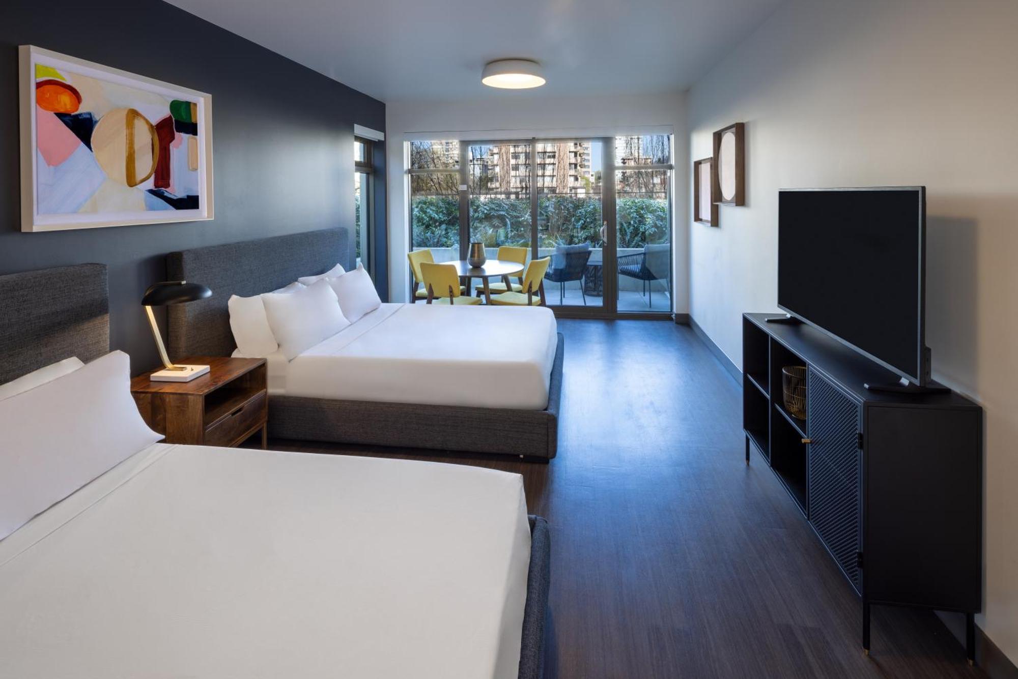 The Davie Double Queen Suite w or Terrace