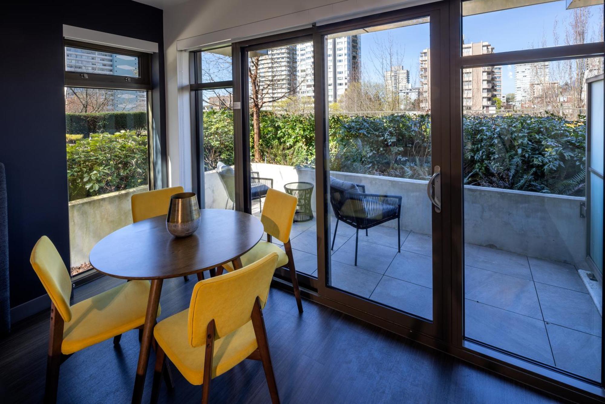 The Davie Double Queen Suite w or Terrace