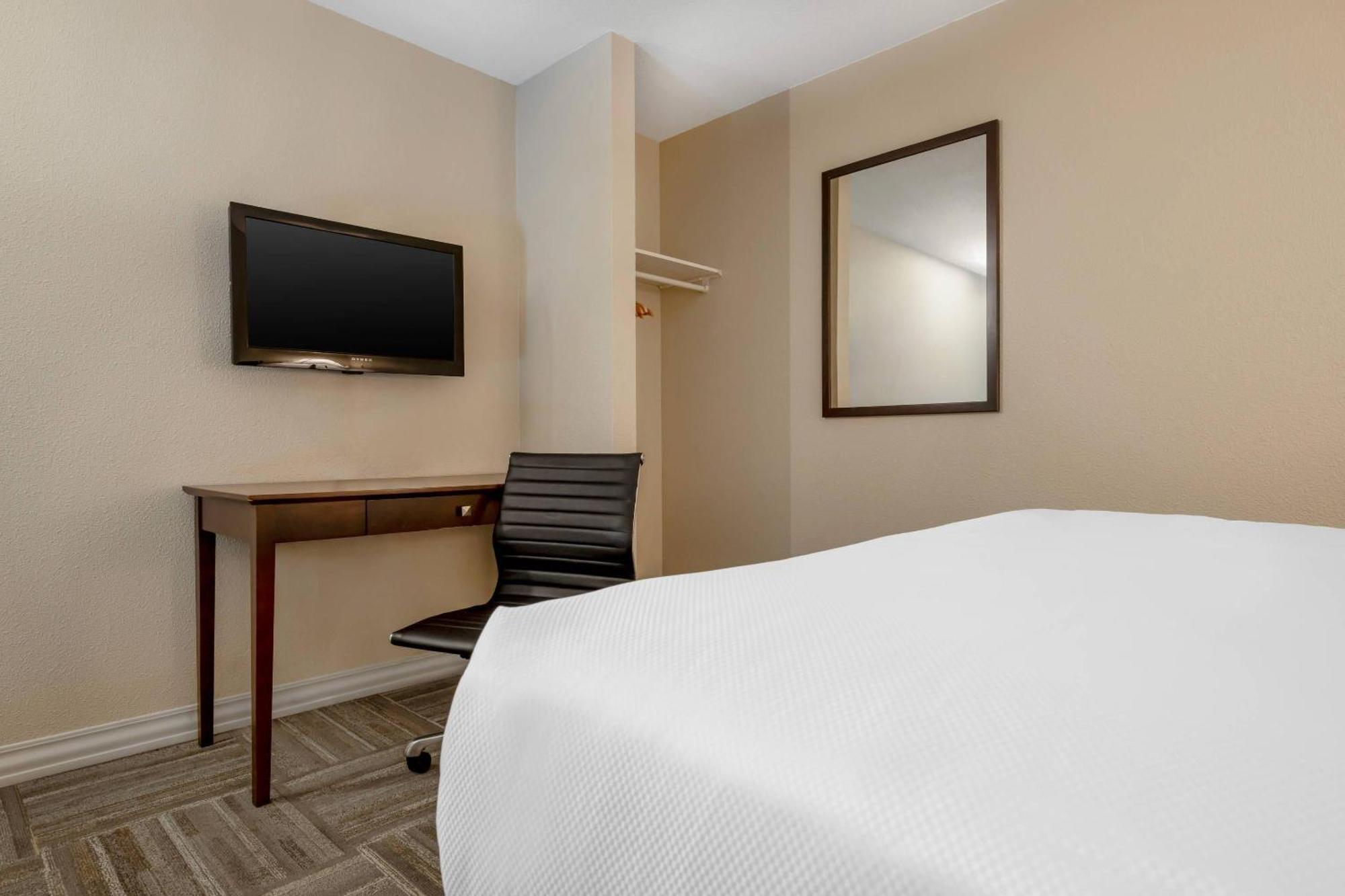 Efficiency Queen Room Three Queen Beds Non Smoking