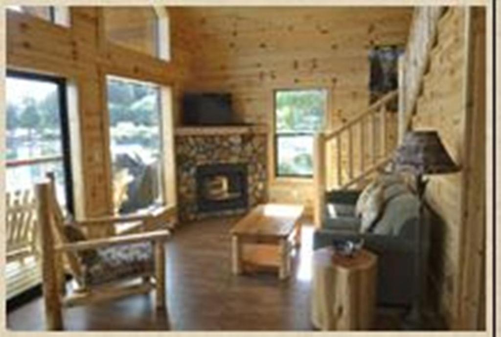 Ocean Front Cabin with Two Bathrooms