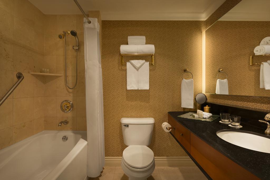 Executive One-Bedroom Suite with Two Twin Beds,692514555:JPEG